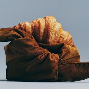 🍂🥐Merit Beauty Signature Bag in Corduroy Cinnamon/Brown